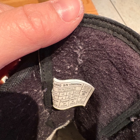 UGG Boots - Picture 7 of 7